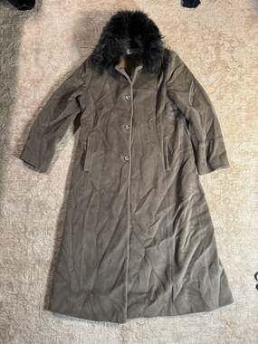 Larry Levine Design Women's 100% Wool Long Coat with Fur Collar
